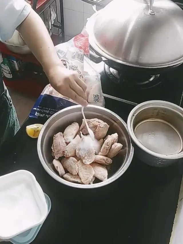 Bukan Pakai Jeruk Nipis, Ini Cara Cuci Ayam Agar Bersih Optimal dan Tidak Bau Amis