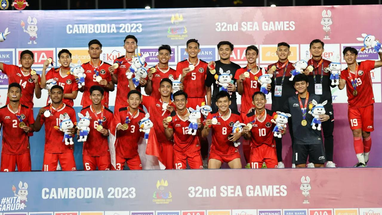 Timnas Indonesia dengan medali emas kebanggaan
