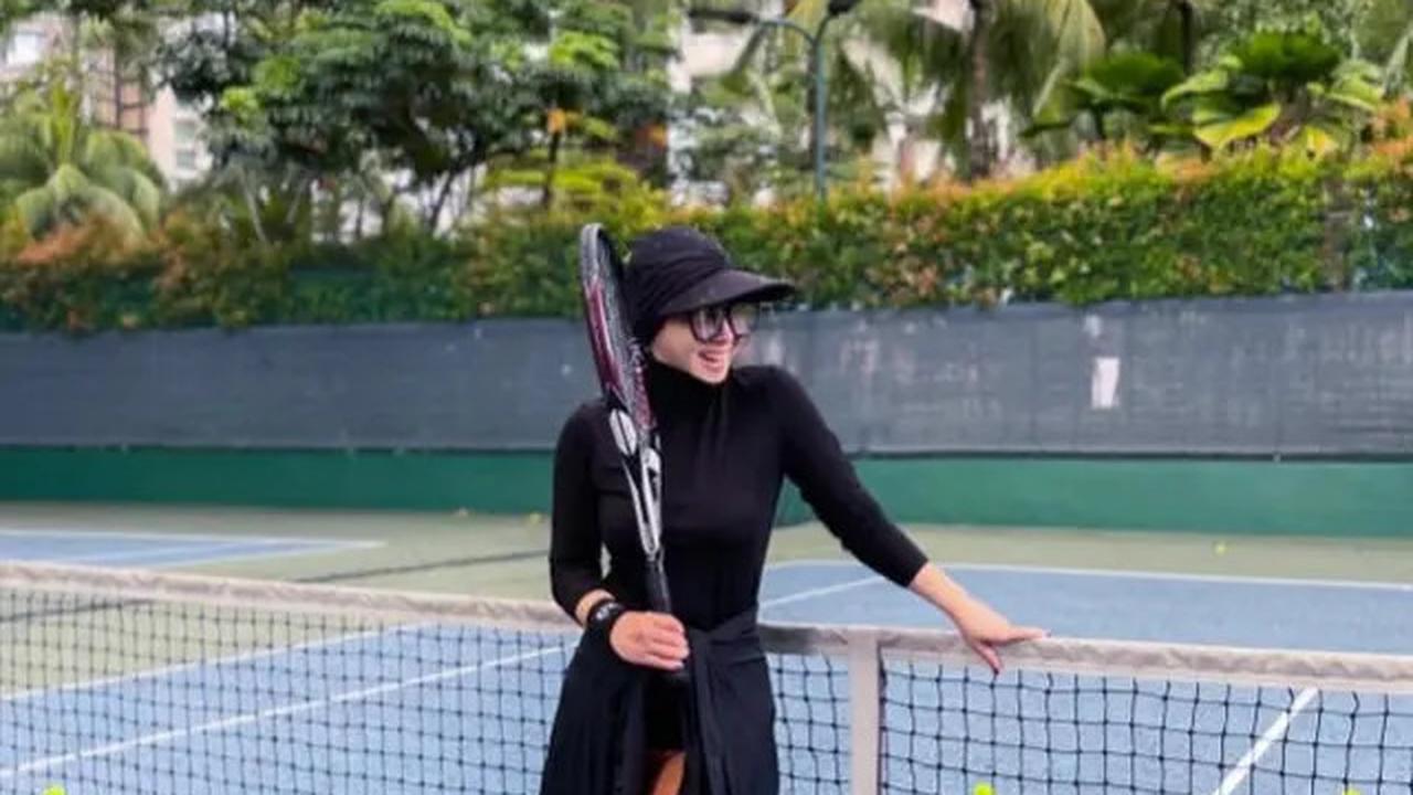 Outfit Olahraga Tenis ala Syahrini, Anggun dan Sporty