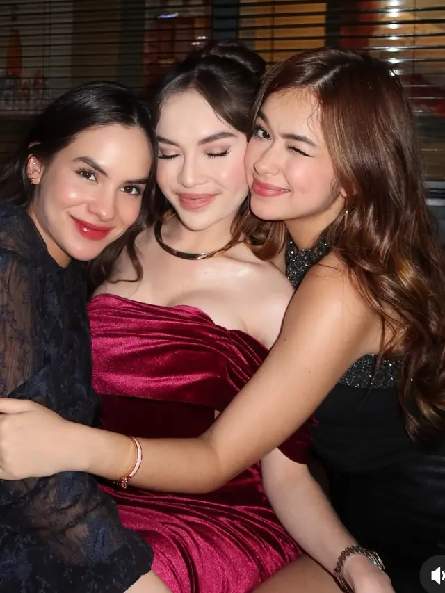 Steffi Zamora saat Hadir di Pesta Ulang Tahun Elina Joerg dengan gaya feminim. [@steffizamoraaa]