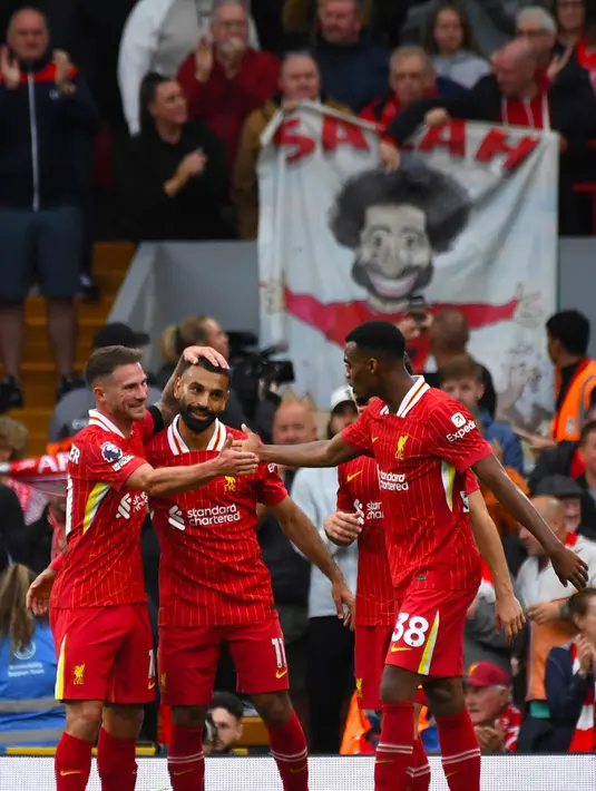 Menit ke-70, Mohamed Salah menggandakan keunggulan sekaligus memastikan kemenangan Liverpool atas Brentford. (AP Photo/Rui Vieira)