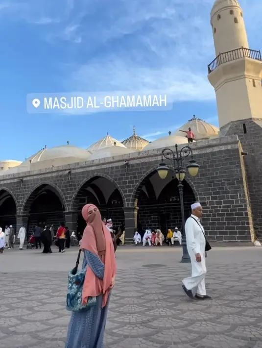 Melihat unggahan tersebut, netizen langsung memuji kecantikannya.