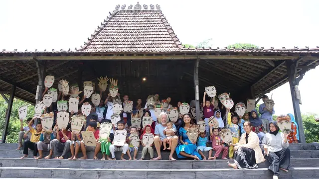 Migi Rihasalay kembali membuat sebuah kegiatan di Kampung Joglo, Tanjung Lesung, Banten.