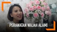 Angela Tee memilih melakukan perawatan berbahan alami dan aman di Dr Yanti Aesthetic Clinic yang berlokasi di MOI. Di sini, Angela melakukan perawatan Barbie Glow Peeling dan Infuse Whitening Steam Cell.
