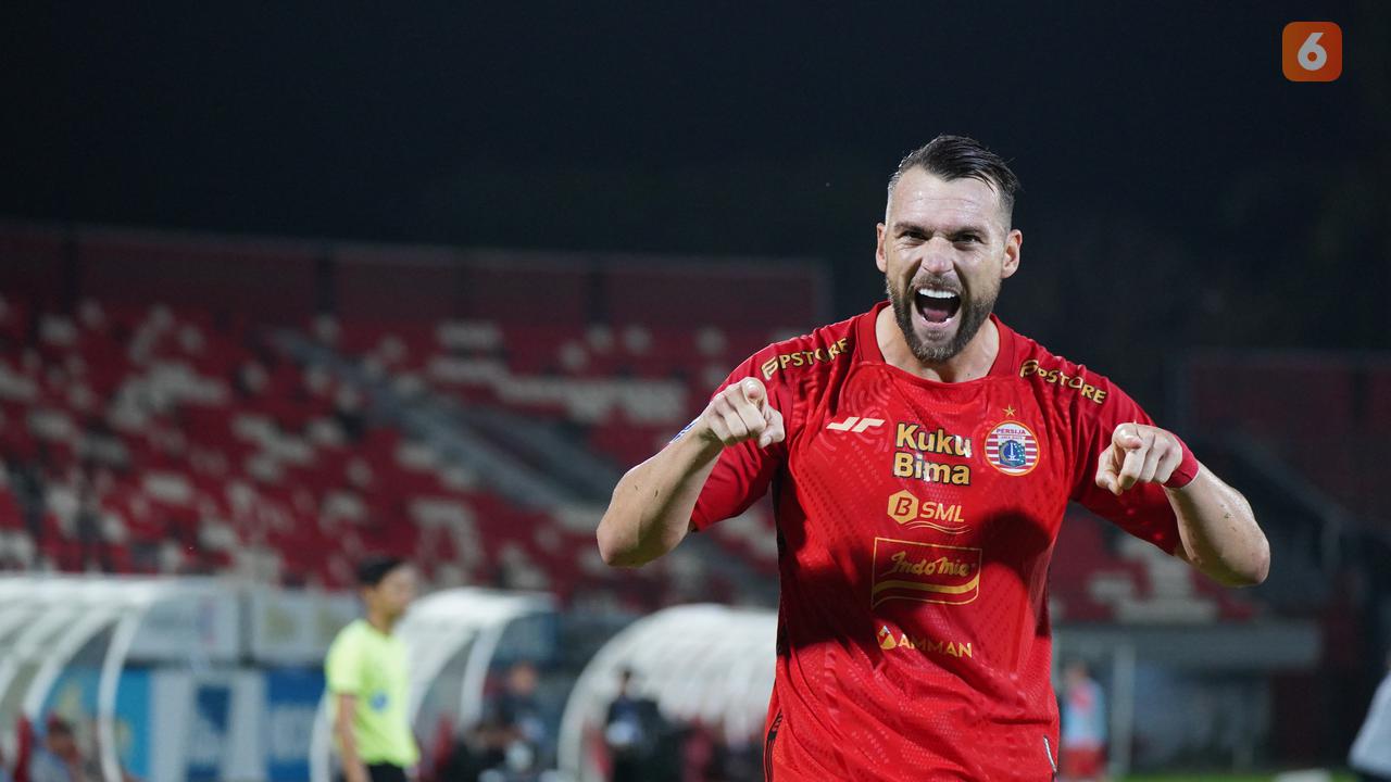 Laga Persija Jakarta kontra Persik Kediri di Stadion I Wayan Dipta Gianyar Bali