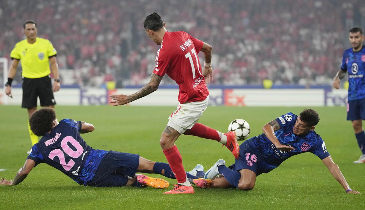 Benfica tampil impresif untuk menghajar tim tamu Atletico Madrid dengan skor telak 4-0. Gol-gol Benfica dicetak oleh Kerem Akturkoglu, Angel Di Maria, Alexander Bah, dan Orkun Kokcu. (AP Photo/Armando Franca)
