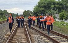 KAI Daop 7 Madiun Cek Kesiapan Jalur Kereta Nataru Madiun-Jombang