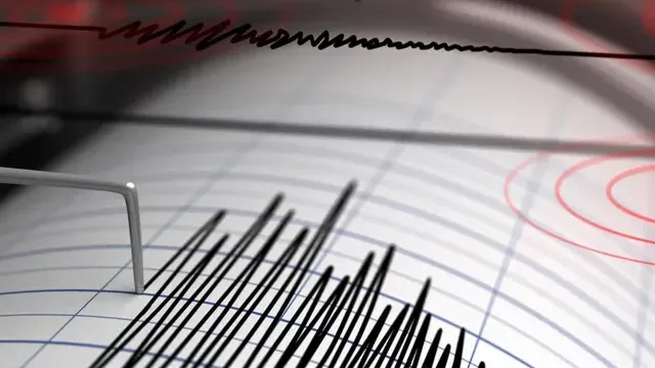 Bila memperhatikan lokasi episenter dan kedalaman hiposenternya, kata Daryono, gempa bumi yang terjadi merupakan jenis menengah akibat adanya aktivitas tumbukan lempeng Indo-Australia dengan lempeng Eurasia.