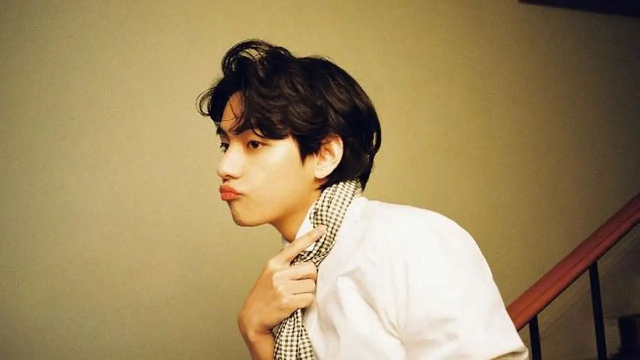 V BTS Gandeng Produser NewJeans Min Hee Jin di Album Debut Solo