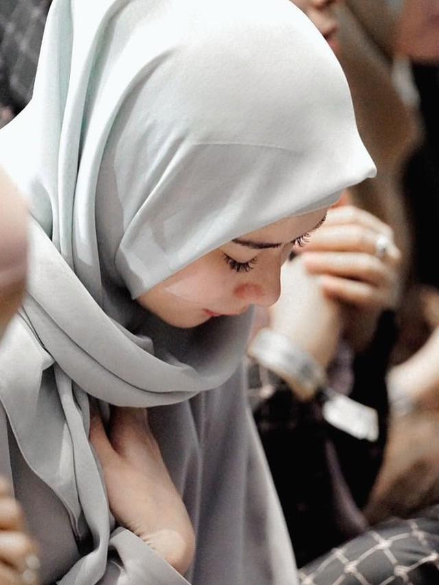 Potret Iris Wullur Ikut Kajian Bertajuk Titik Terendah. (instagram/iriswullur_)