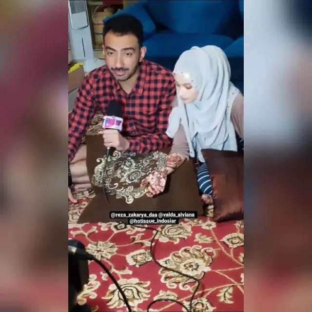 5 Potret Terbaru Reza D'Academy dan Istri Usai Menikah, Makin Romantis