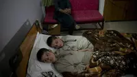 Aneh, 2 Bocah Ini Tak Bisa Bergerak Tiap Malam