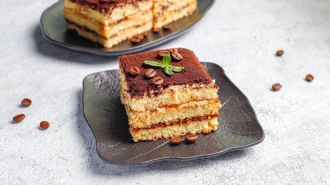 Coffe cake, tiramisu, pudding, dan aneka pastry lainnya dengan rasa kopi yang khas memang lezat, tetapi bagi ibu menyusui, sebaiknya dikurangi.&nbsp;<br>