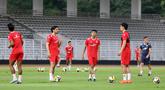 Sejumlah pemain Timnas Indonesia melakoni latihan resmi menjelang laga FIFA Series 2026 melawan St Kitts and Nevis di Stadion Madya, Senayan, Jakarta, Kamis (26/03/2026). (Bola.com/M Iqbal Ichsan)