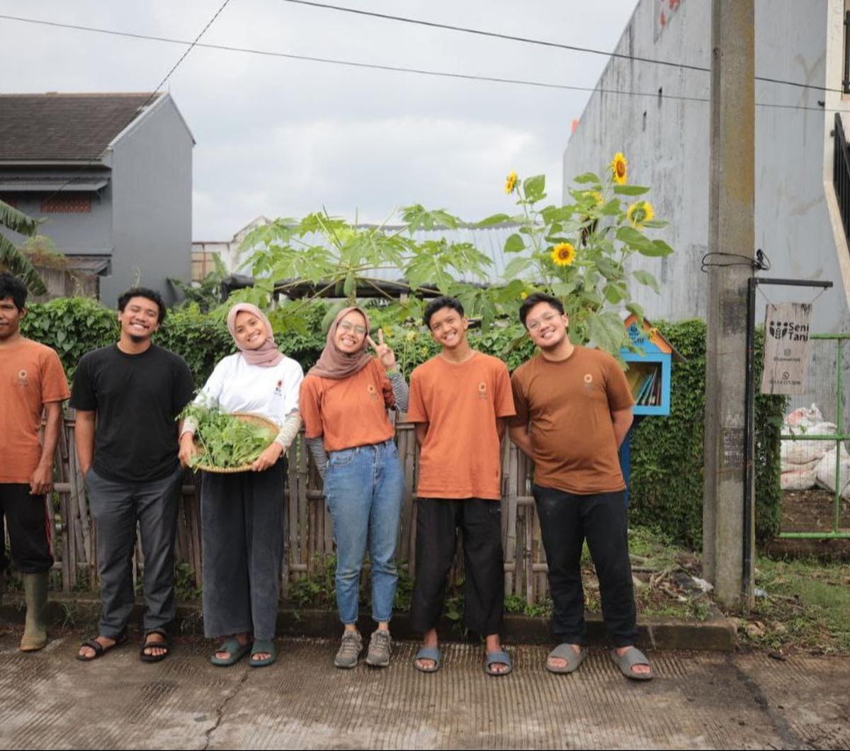 “Kepastian pendapatan dari hasil penjualan hasil tani dilakukan melalui pendekatan sistem CSA (Community Supported Agriculture),” kata dia.