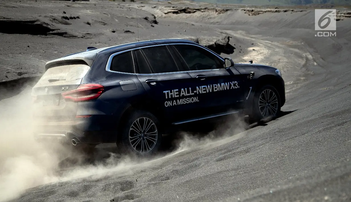 Uji coba BMW All New X3 saat berlangsungnya BMW Media Driving Experience 2018 di Taman Nasional Bromo Tengger Semeru, Pasuruan, Jawa Timur, Rabu (9/5). Acara ini diikuti oleh sejumlah jurnalis dari berbagai media nasional. (Liputan6.com/Pool/BMW)