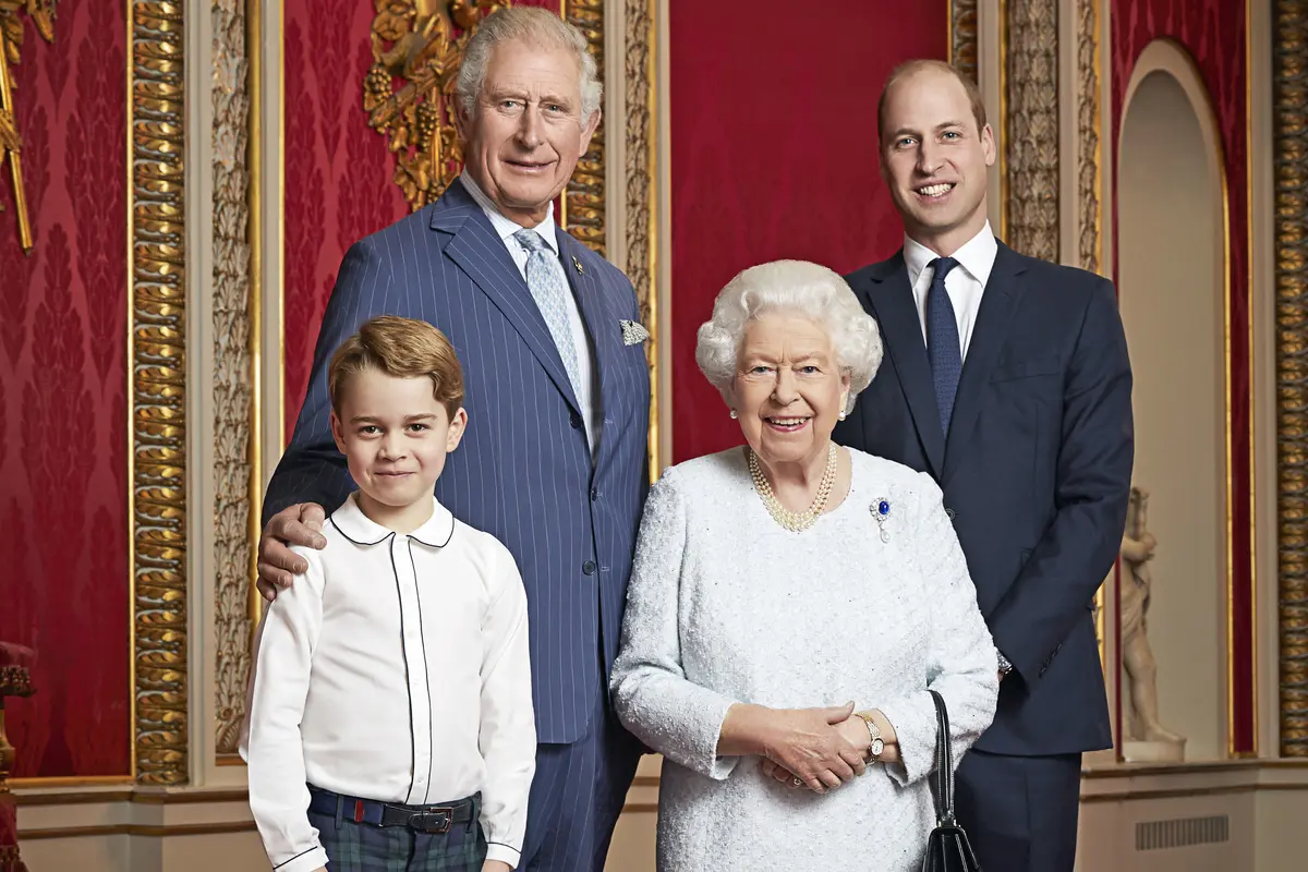 Pangeran George, Pangeran Charles, Ratu Elizabeth II, dan Pangeran William