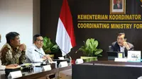 Menteri Koordinator Bidang Kemaritiman dan Investasi, Luhut Binsar Pandjaitan memimpin Rapat Koordinasi Pembayaran Rafaksi Minyak Goreng, Senin (25/3/2024). (Dok Kemenko Marves)