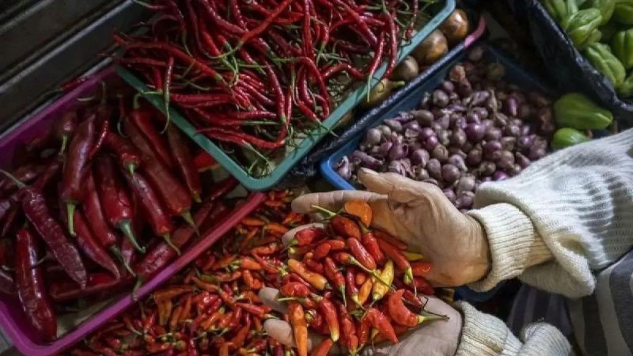 Harga Pangan PIHPS Terkini: Cabai Rawit Rp92.300/kg, Daging Ayam Rp41.500/kg