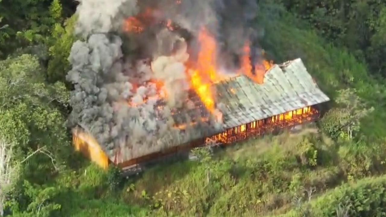 Kontak Tembak KKB-TNI, Gedung SMP Negeri Kiwirok Papua Dibakar Kelompok Bersenjata