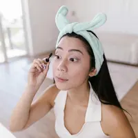 Memompa stik maskara keluar masuk botol justru akan memasukkan udara dan membuat produk cepat kering serta menggumpal.
 [Dok/Pexels.com/RDNE Stock project].