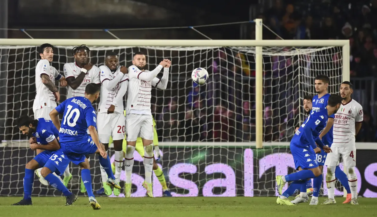 Laga berlangsung cukup sengit antara kedua tim. Milan lebih dominan, tapi Empoli menyuguhkan perlawanan tangguh di kandang sendiri. (Massimo Paolone/LaPresse via AP)