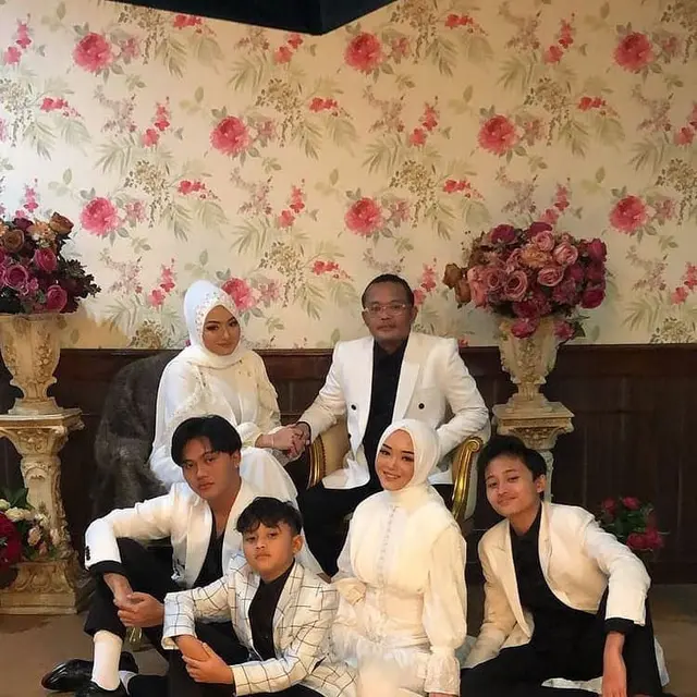 6 Momen Pemotretan Nathalie Holscher Bersama Sule dan Anak-anaknya, Kompak