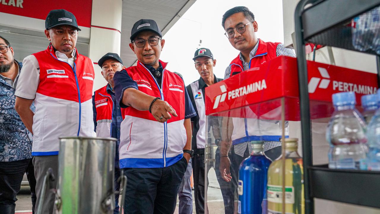 Direktur Pertamina Patra Niaga Turun Langsung Pantau SPBU, Cek Takaran BBM Hingga Kadar Air di Tangki Penyimpanan