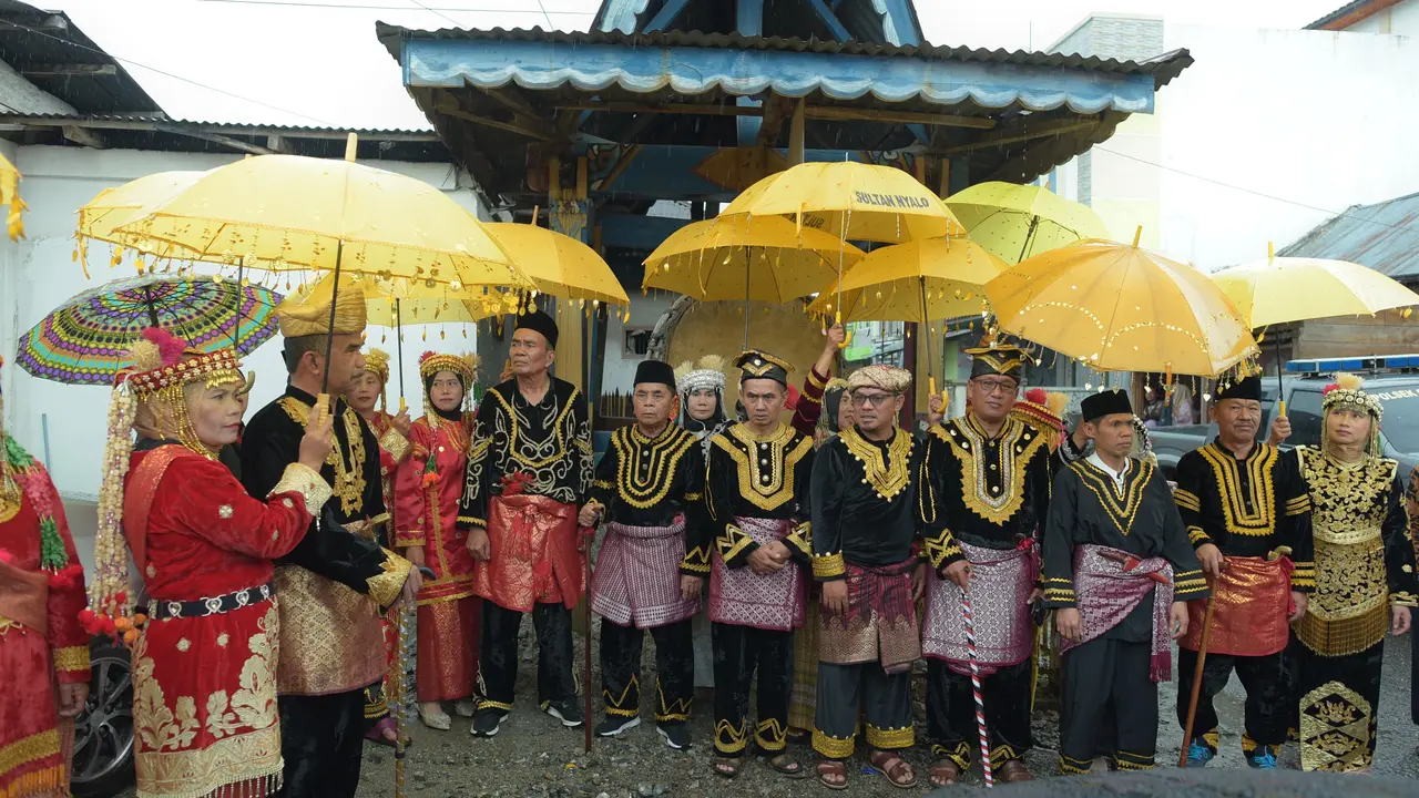 Kementerian Kebudayaan mendukung Festival Kanuhi Arah Mandungin Dusun di Desa Siulak Panjang yang mengangkat kembali upacara adat Kanuhi Arah, sebuah tradisi warisan turun-temurun di Kerinci, Provinsi Jambi.