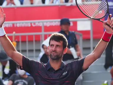 Petenis Serbia, Novak Djokovic berselebrasi setelah mengalahkan Lucas Pouille dari Prancis pada pertandingan Tenis Jepang Terbuka 2019 di Ariake Coliseum, Tokyo, Jumat (4/10/2019). Djokovic menang dengan skor 6-1, 6-2 atas Pouille dalam durasi waktu 50 menit. (AFP Photo/Toshifumi Kitamura)