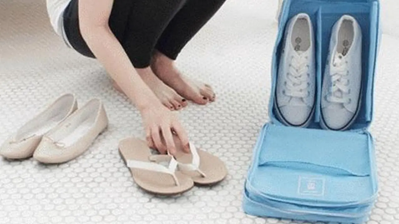 Mau Traveling? 3 Sepatu Ini Kudu Wajib Ada di Koper Kamu