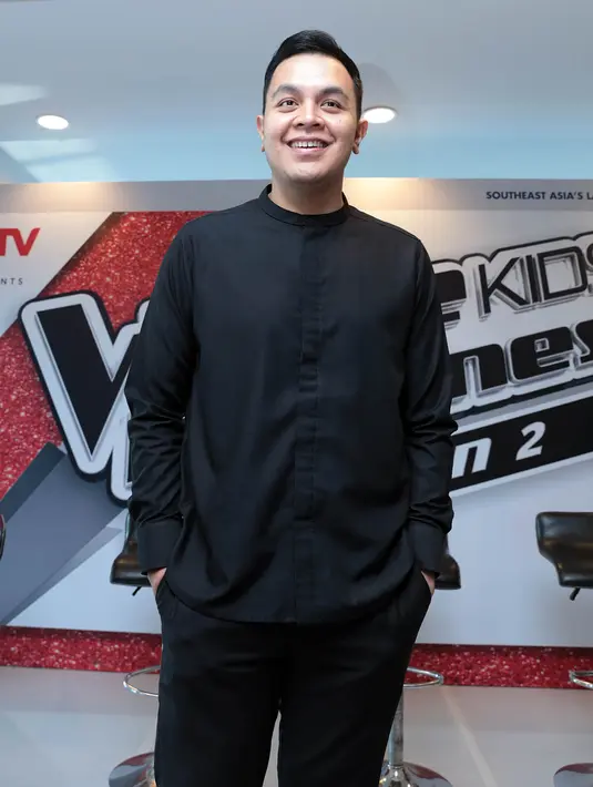 Tulus ternyata tidak bisa hadir di pesta pernikahan Raisa dan Hamish. Ditemui di kawasan Kebon Jeruk, Jakarta Barat, Rabu (30/8/2017), Tulus menceritakan alasannya tidak bisa hadir lantaran bersamaan dengan jadwal manggungnya. (Deki Prayoga/Bintang.com)