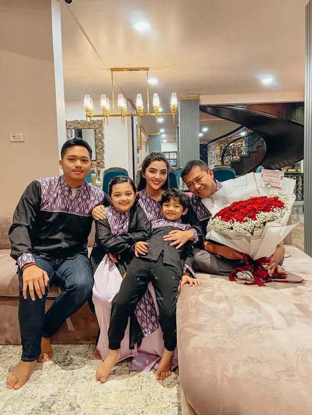Dapat Kejutan Mewah, Ini 7 Potret Pesta Ulang Tahun Ashanty Bersama Keluarga Besar