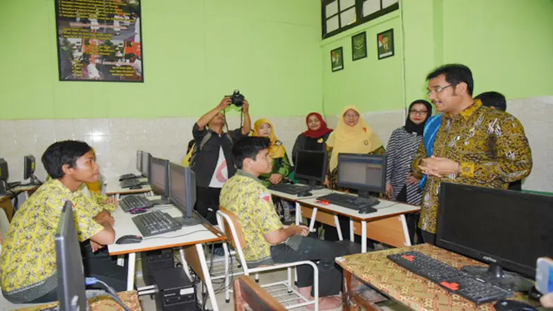 Apresiasi tersebut disampaikan setelah memantau persiapan pelaksanaan UNBK di SMP Negeri 1, SMP Negeri 3, dan SMP Negeri 6 Kota Surabaya.