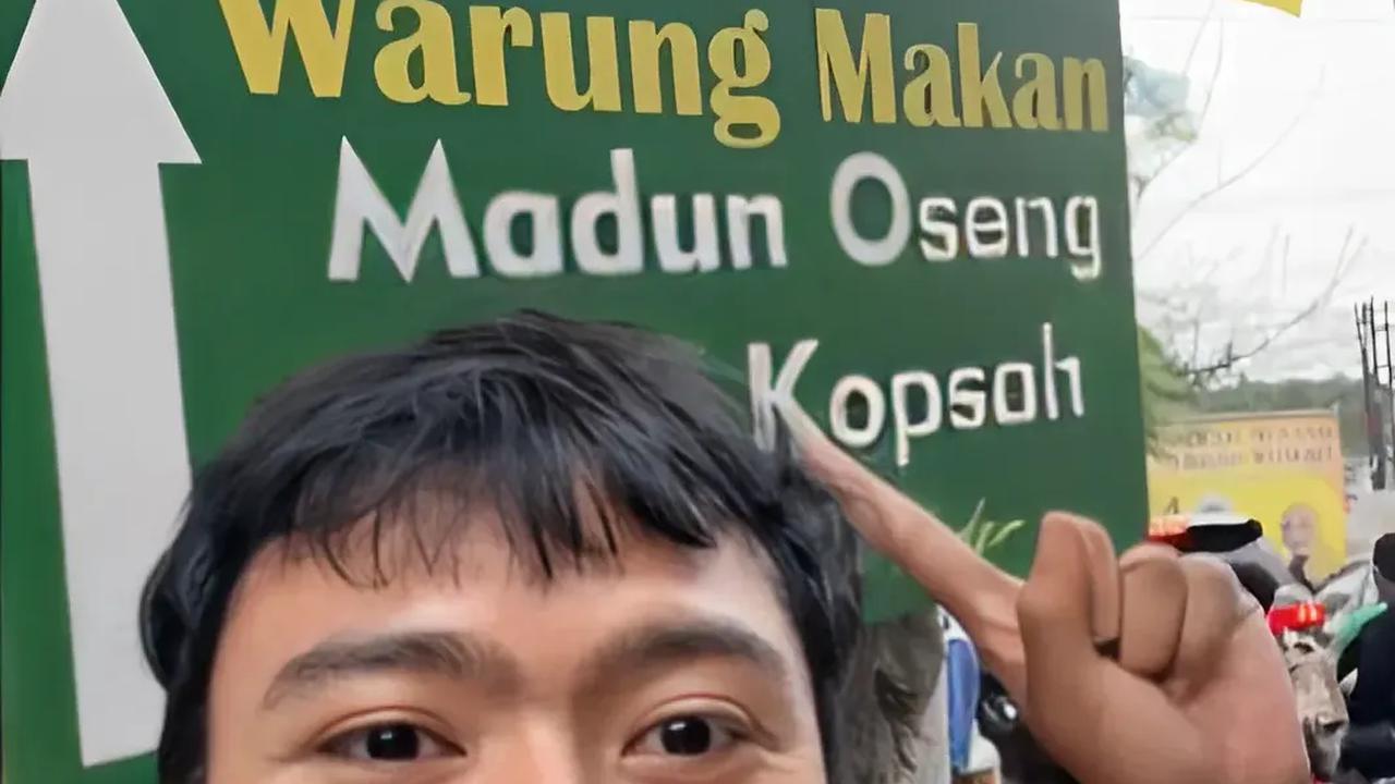 Sebuah konten video berisi ulasan salah satu tempat makan Warung Nyak Kopsah di daerah Tangerang tengah ramai jadi perbincangan.&nbsp;