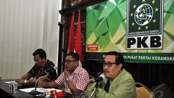 PKB menggelar konferensi pers terkait tumpang tindih antara Kementerian Desa, Pembangunan Desa Tertinggal dan Transmigrasi dengan Kemendagri dalam menerapkan UU Nomor 6 Tahun 2014 tentang Desa, Jakarta, Minggu (4/1/2015). (Liputan6.com/Miftahul Hayat)