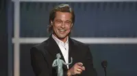 Brad Pitt Melawak soal Meghan Markle dan Pangeran Harry Saat Menang di BAFTA 2020