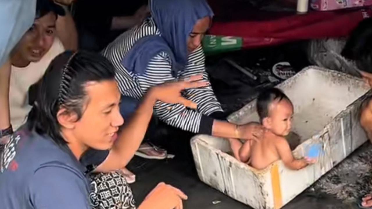 Balita Penghuni Kolong Jembatan Sidoarjo
