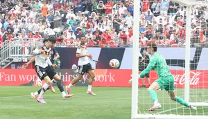 Kai Havertz dari mencetak gol pertama timnya dalam pertandingan persahabatan internasional antara Amerika Serikat dan Jerman di Stadion Soldier Field, Chicago, Illinois, pada 6 Juni 2026. (ALEXANDER HASSENSTEIN / GETTY IMAGES NORTH AMERICA / Getty Images via AFP)