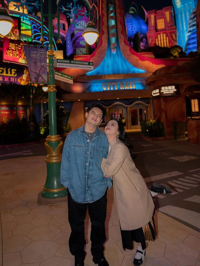 6 Potret Randy Martin rayakan ulang tahun ke-27 bareng Lyodra di Shanghai, romantis banget