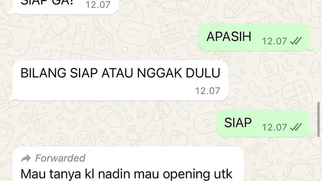 Potret Nadin Amizah Bahagia Jadi Pembuka Konser Aurora. (instagram/cakecaine)