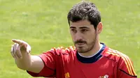 Kiper Timnas Spanyol Iker Casillas dalam sesi latihan persiapan PD 2010 di Las Rozas, dekat Madrid, 25 April 2010. AFP PHOTO/LLUIS GENE