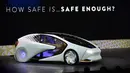 Mobil Toyota Concept-i diklaim sebagai mobil masa depan karena kemampuannya bisa berinteraksi dengan manusia, CES, Las Vegas, Rabu (4/1). (AFP PHOTO / Frederic)