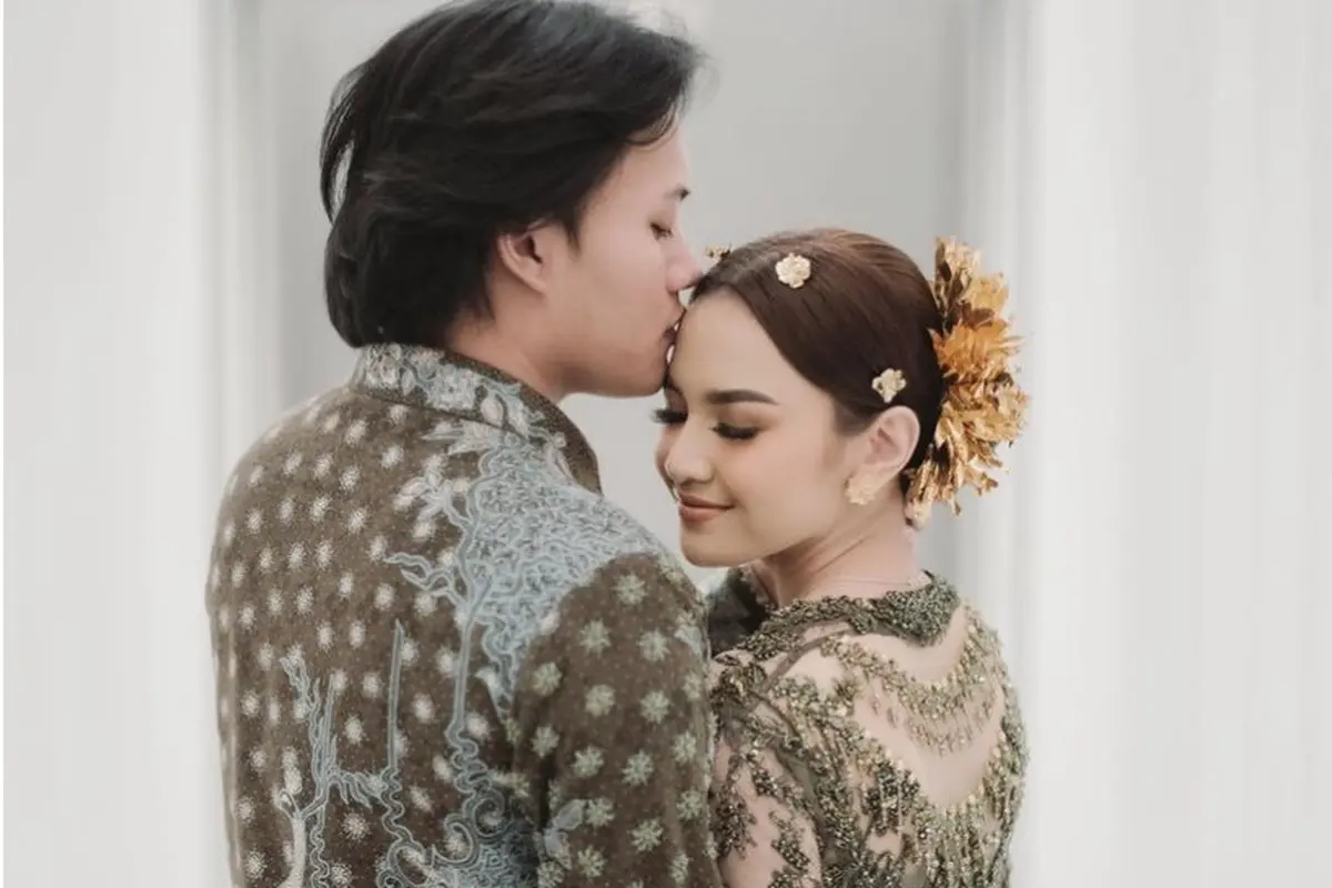 Mahalini Kenakan Kebaya saat Tunangan. [@mahalinirahaja]