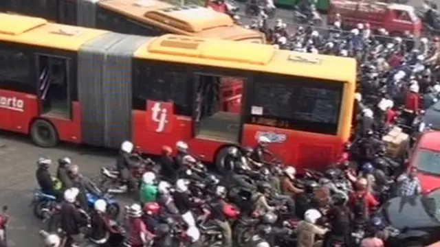 [VIDEO] Transjakarta Mogok Lagi, Grogol Macet Sepanjang 5 Km