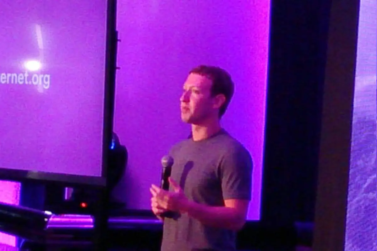 Mark Zuckerberg Dukung Akses Internet Murah