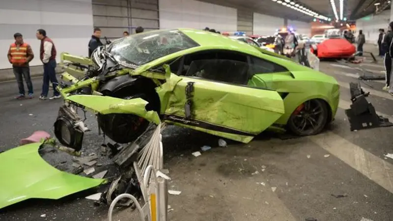 Fast and Furious ala China: Lamborghini dan Ferrari Saling Hantam