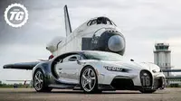 Salah satu mobil tercepat di dunia, Bugatti Chiron adu cepat dengan pesawat luar angkasa di landasan pacu. (source: carscoops.com)