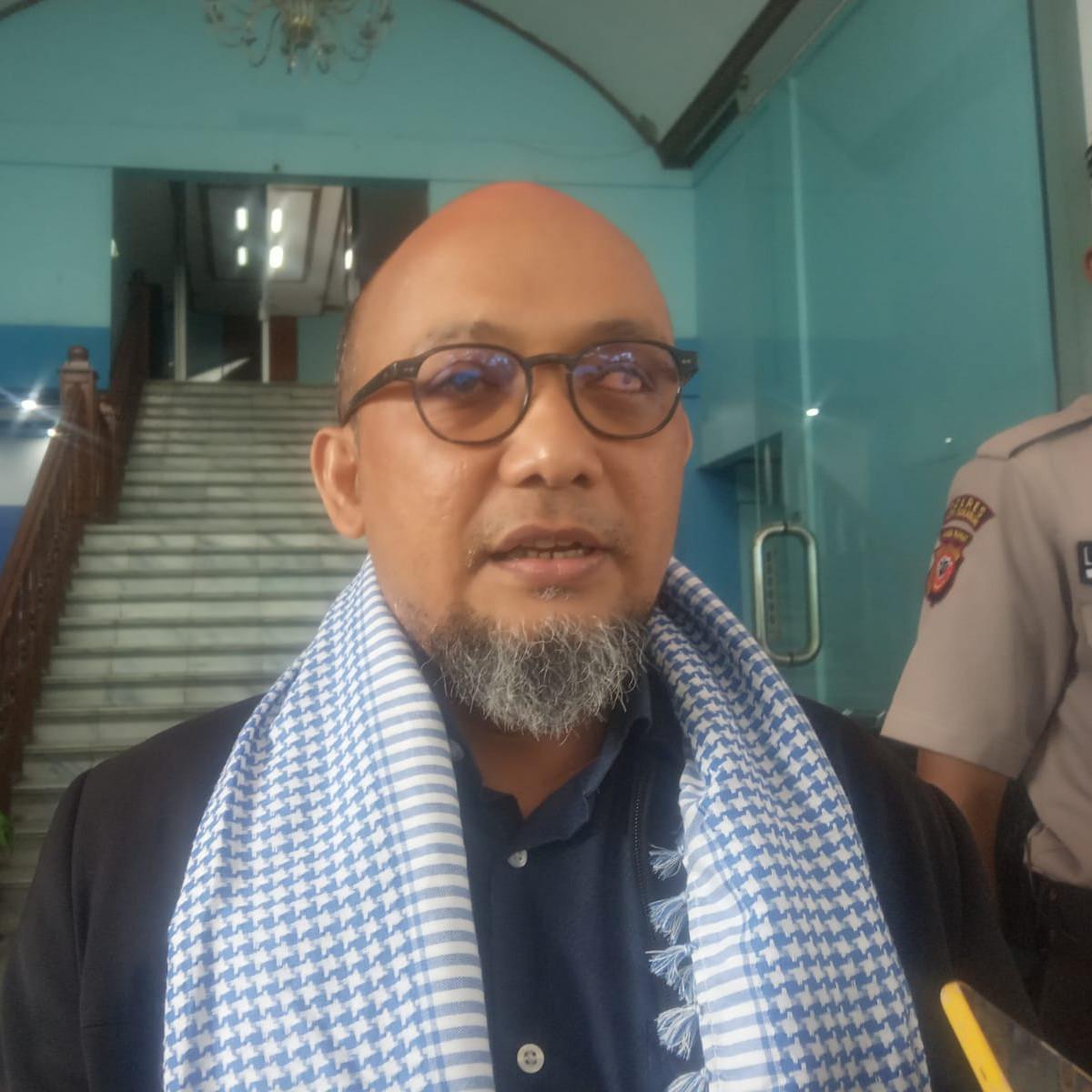 Novel Baswedan saat diwawancara menanggapi pemeriksaan Ketua KPK, (Liputan6.com/Fira Syahrin).
