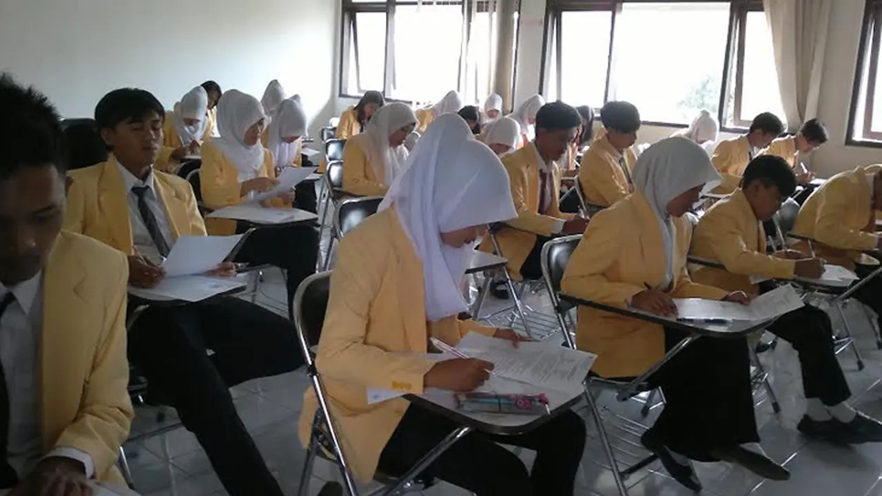 Ratusan Mahasiswa STIE Yasa Anggana, Semangat Ikuti UTS